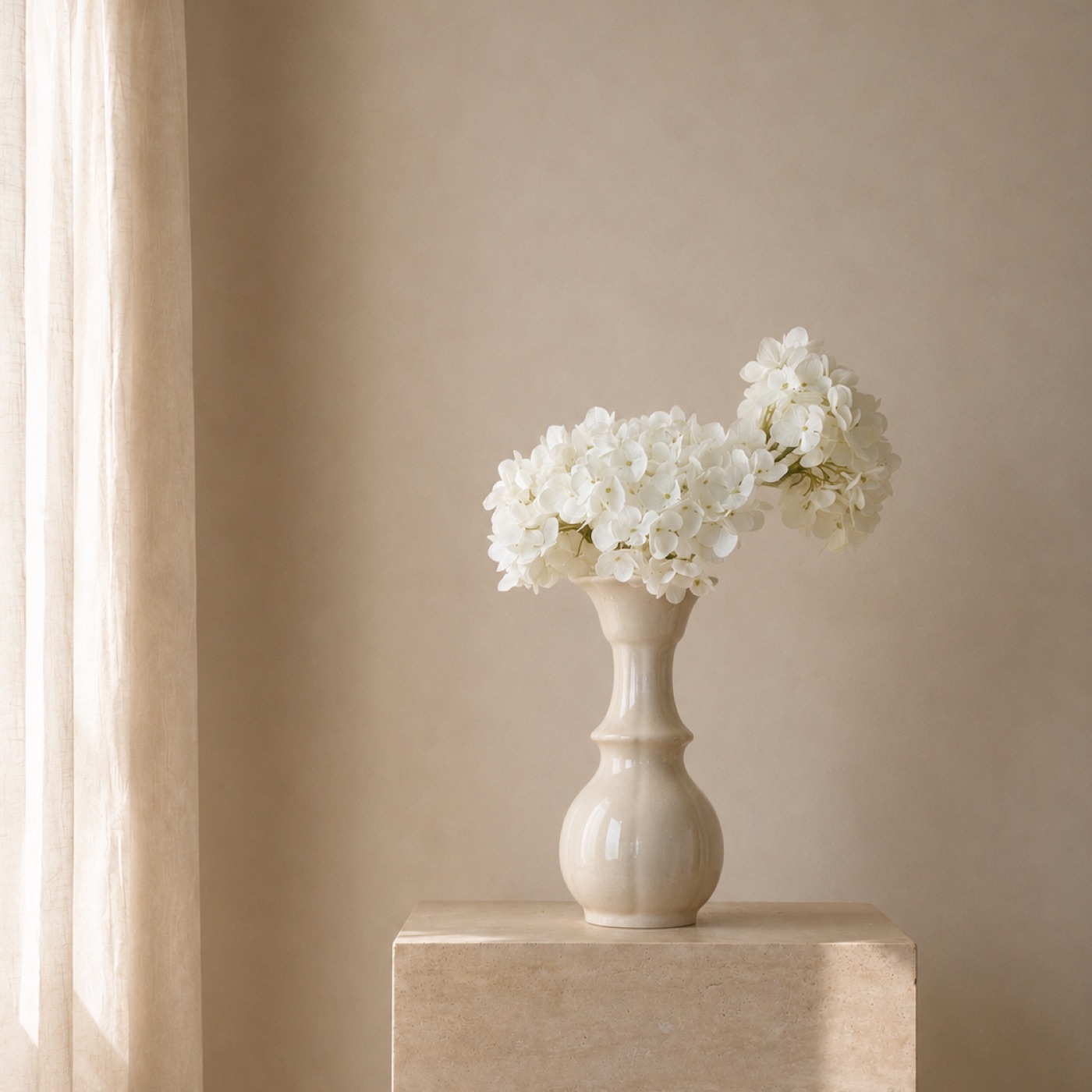 Snow Hydrangea Atelier Vase