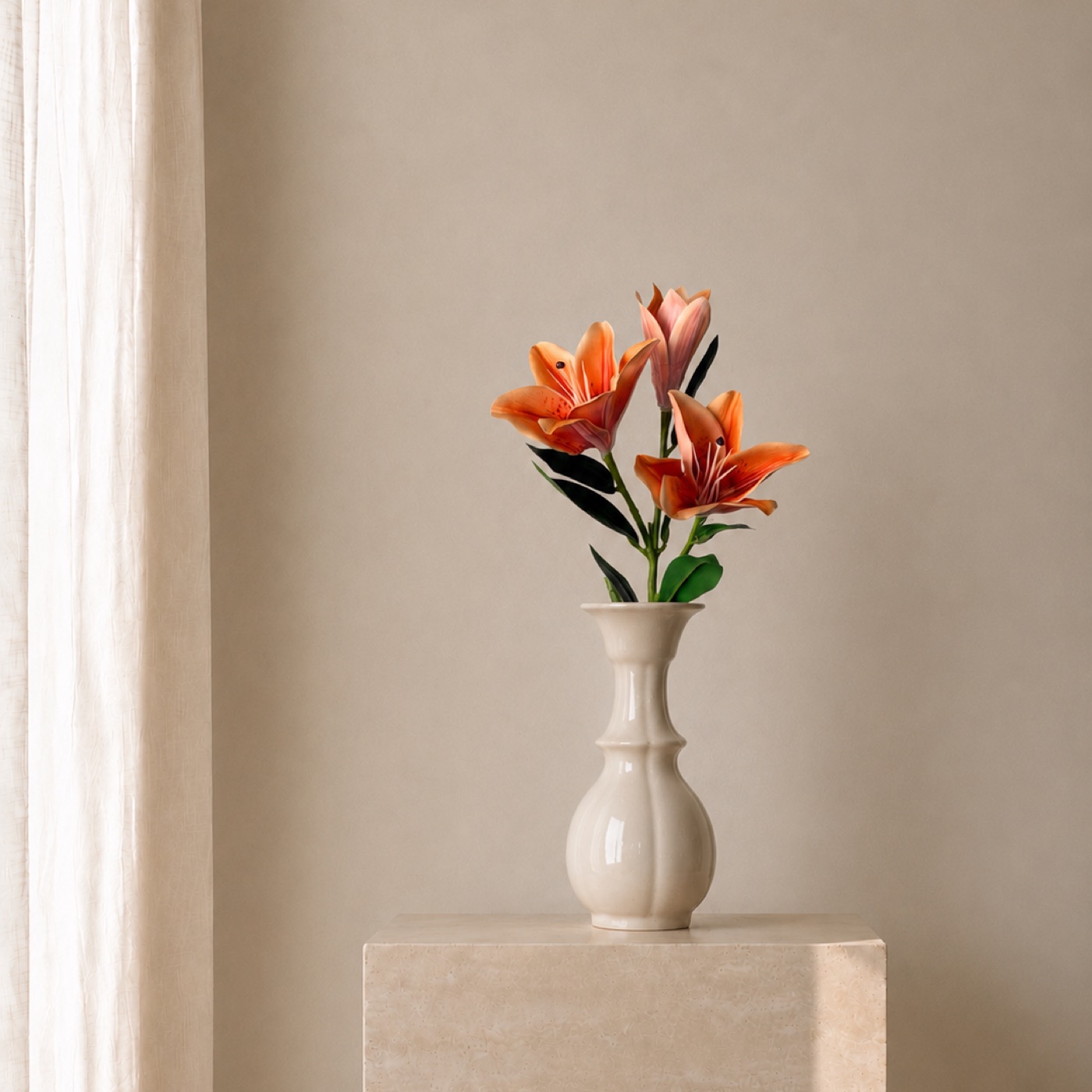 Coral Lily Atelier Vase