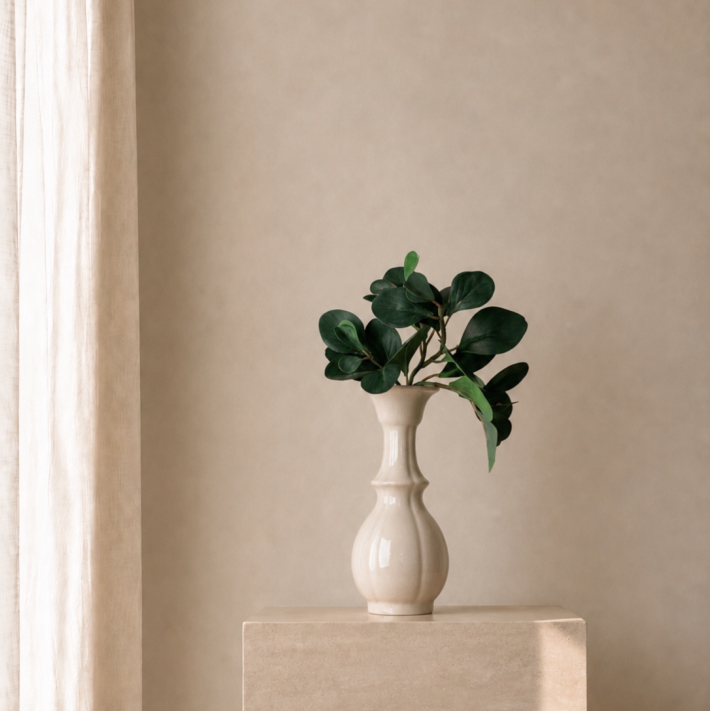Glossy Camellia Leaf Vase