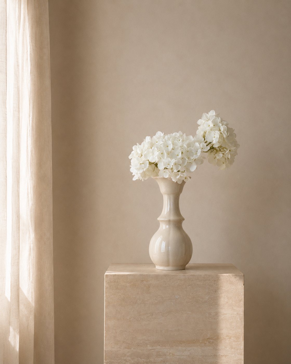 Snow Hydrangea Atelier Vase