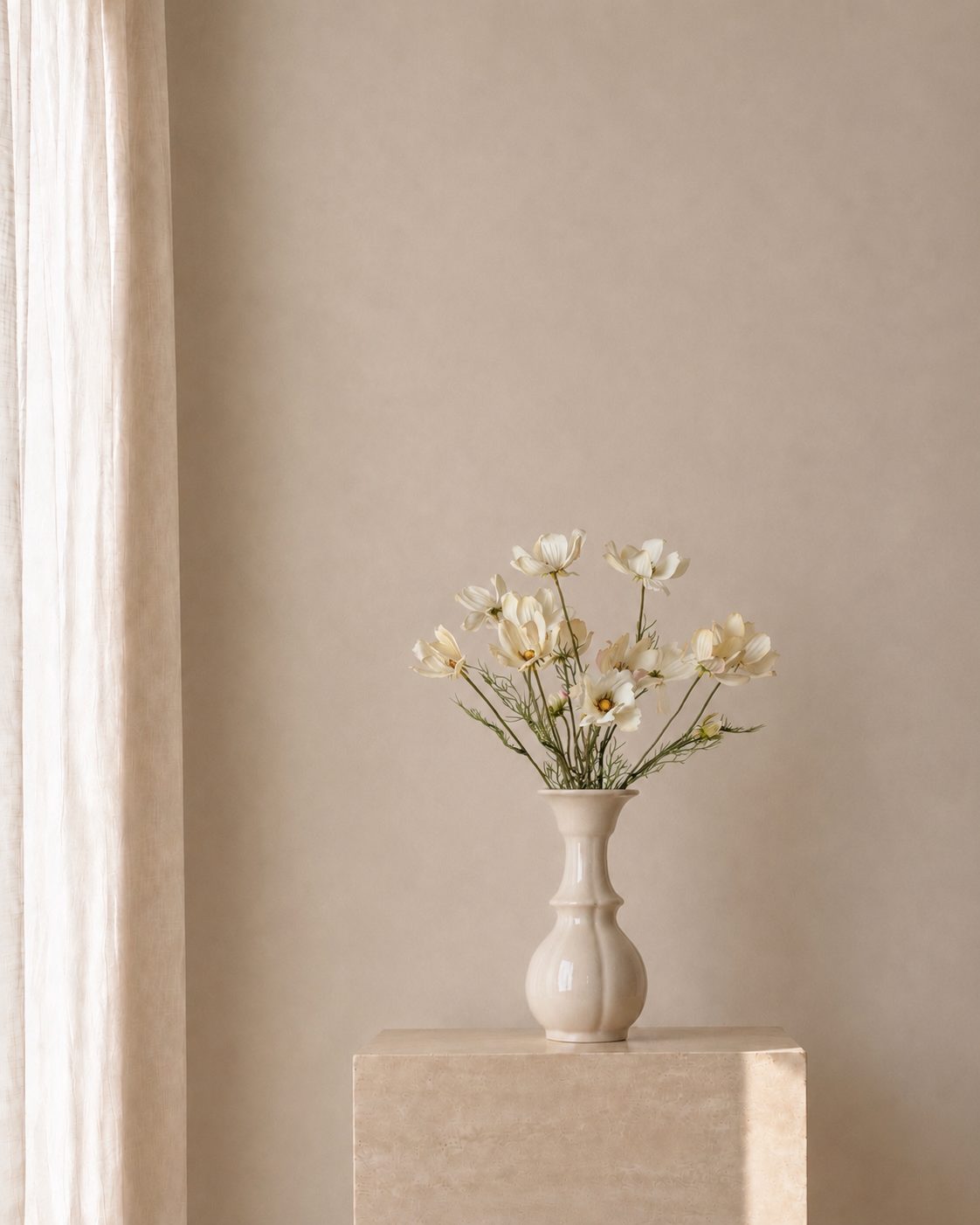 White Cosmos Atelier Vase